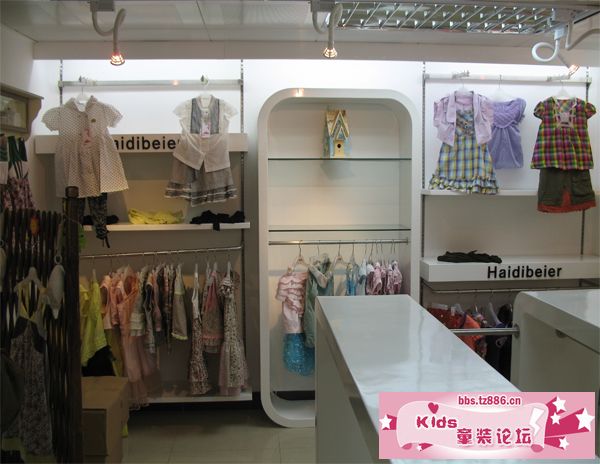 童装店面橱窗›