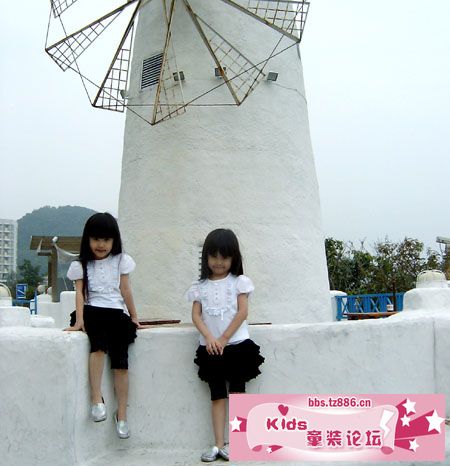 双胞胎小姐妹
