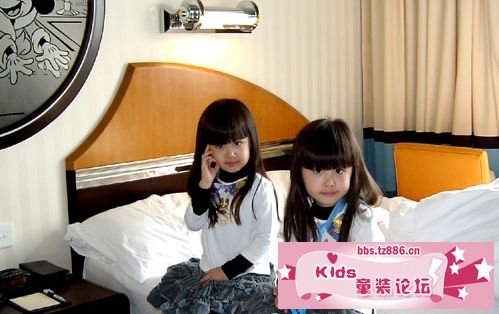 双胞胎小姐妹