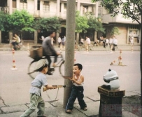 80年代的中国童装，看到这些很感动，但图片里的小伙伴现在估计该有40岁了